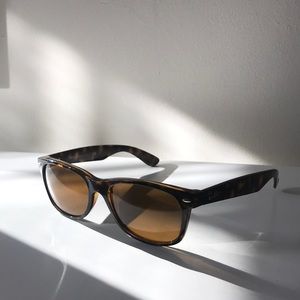 RayBan new wayfarer with case